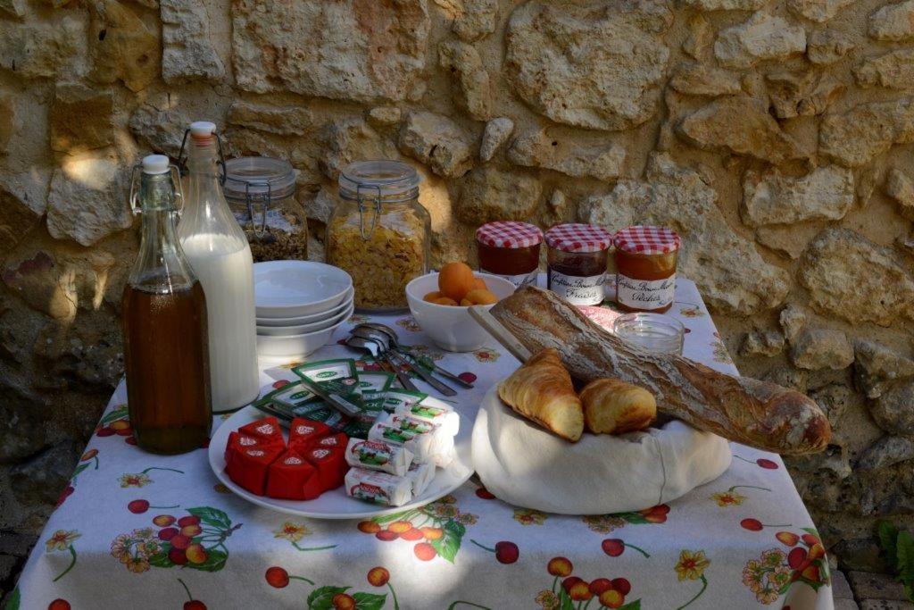Bed and Breakfast Les Rocailles De La Reine Lamonzie-Montastruc Exterior foto