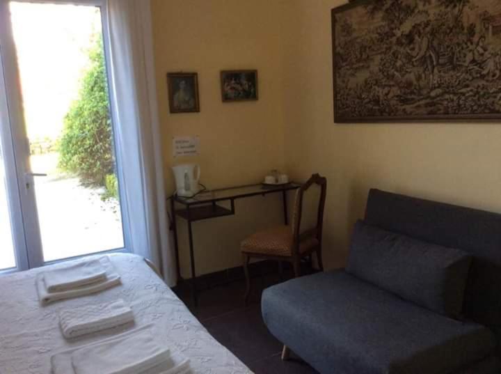 Bed and Breakfast Les Rocailles De La Reine Lamonzie-Montastruc Exterior foto